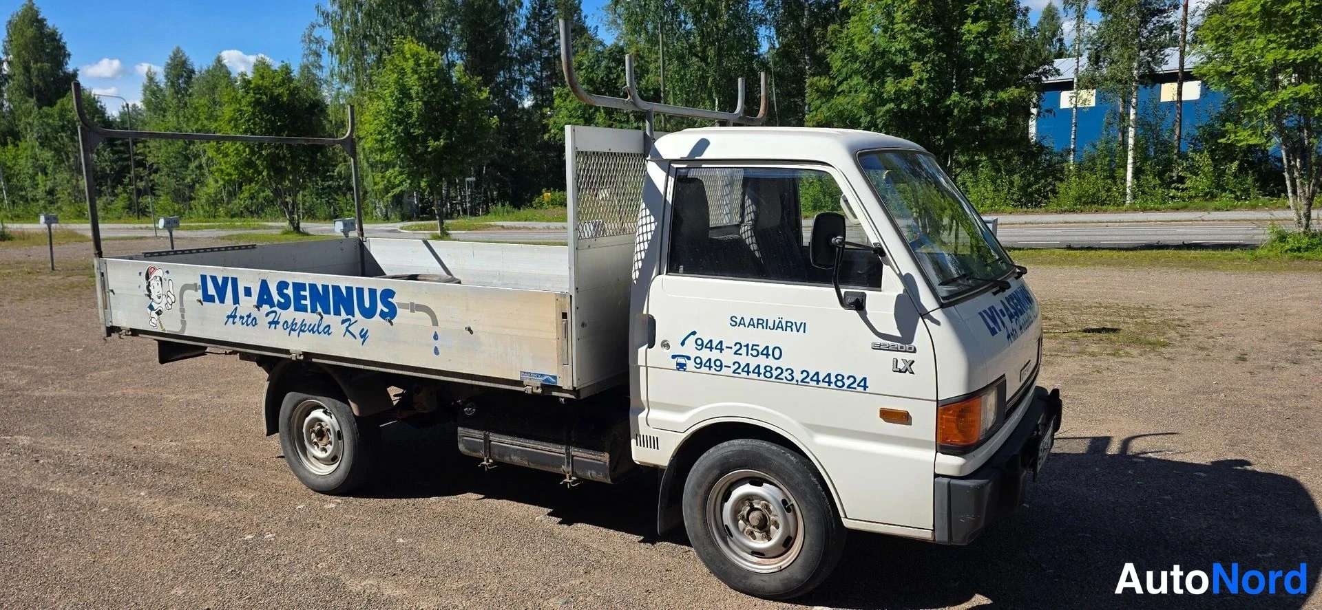 Valkoinen Mazda E2200 Aika 1990, etuviisto, keula oikealle, kuva 3