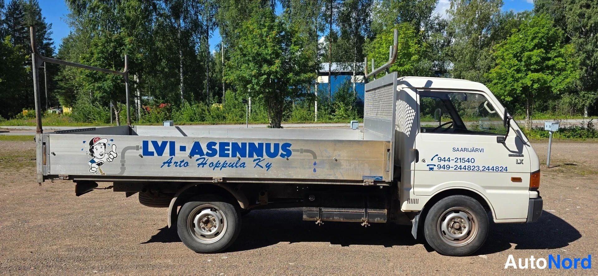Valkoinen Mazda E2200 Aika 1990, etuviisto, keula oikealle, kuva 4