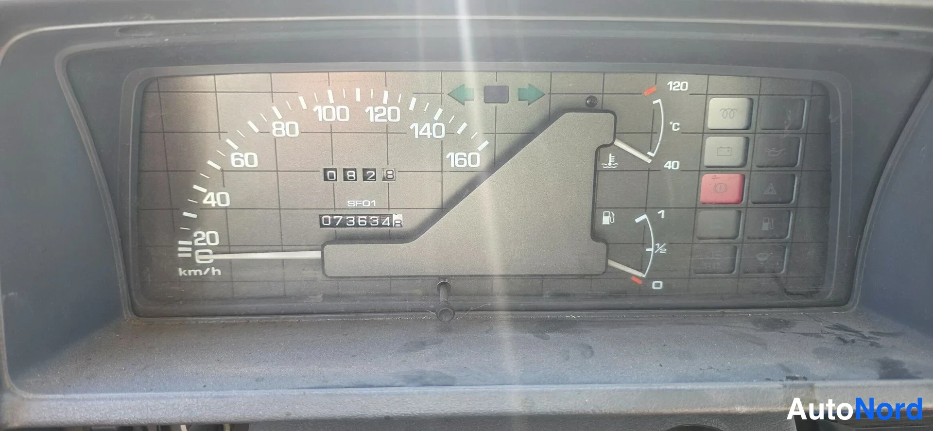 Valkoinen Mazda E2200 Aika 1990, yksityiskohta, kuva 14