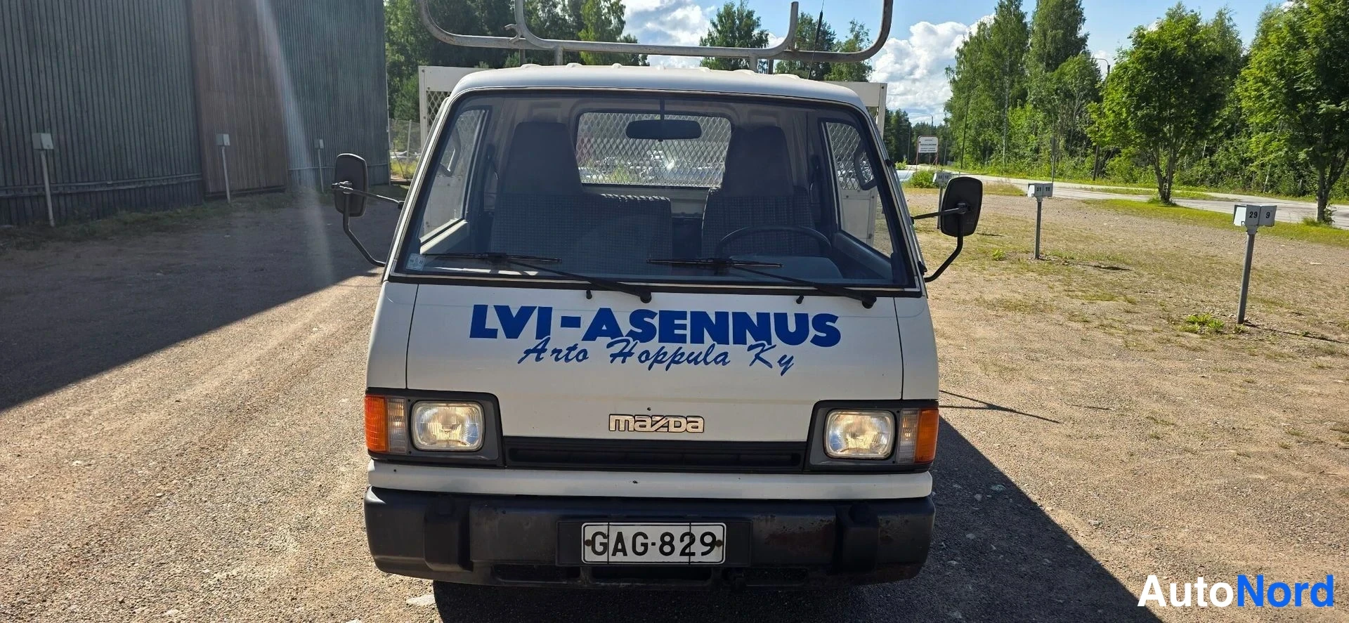 Valkoinen Mazda E2200 Aika 1990, edestä, kuva 5