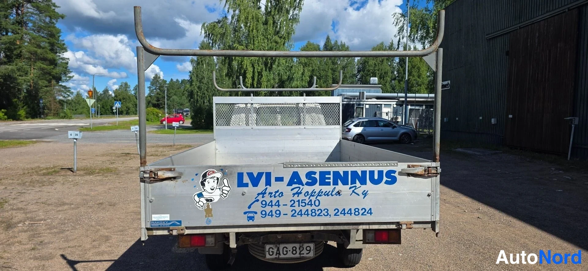 Valkoinen Mazda E2200 Aika 1990, takaa, kuva 8