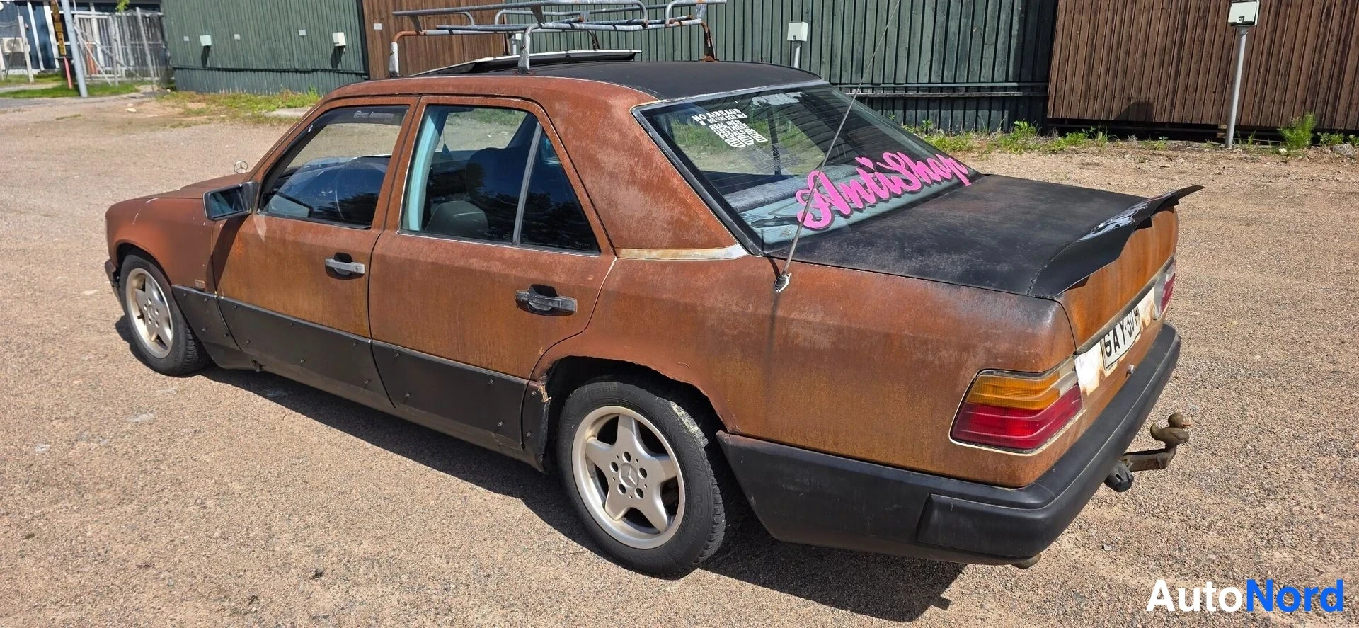 Ruskea Mercedes-Benz 230 Komea 1990, takaviisto, kuva 5