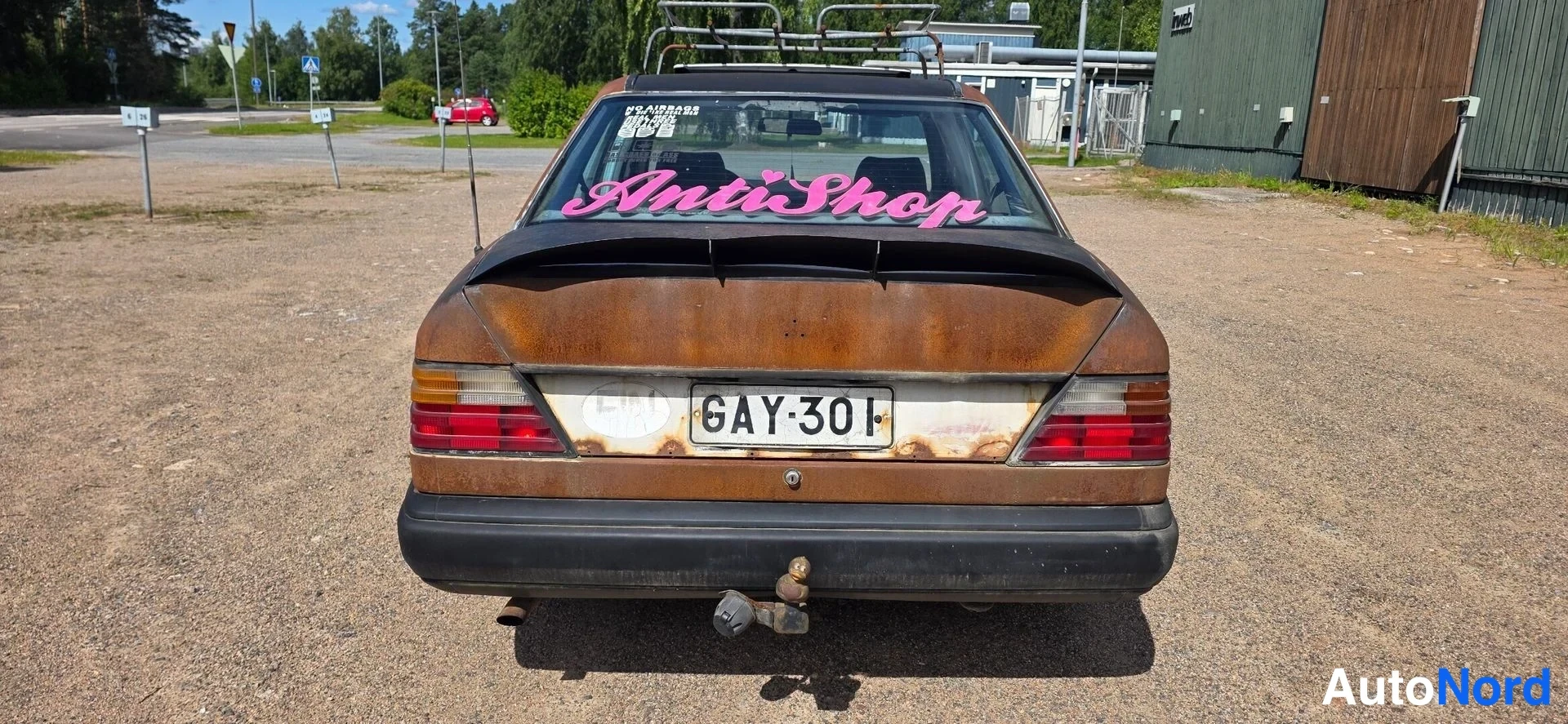 Ruskea Mercedes-Benz 230 Komea 1990, takaa, kuva 8