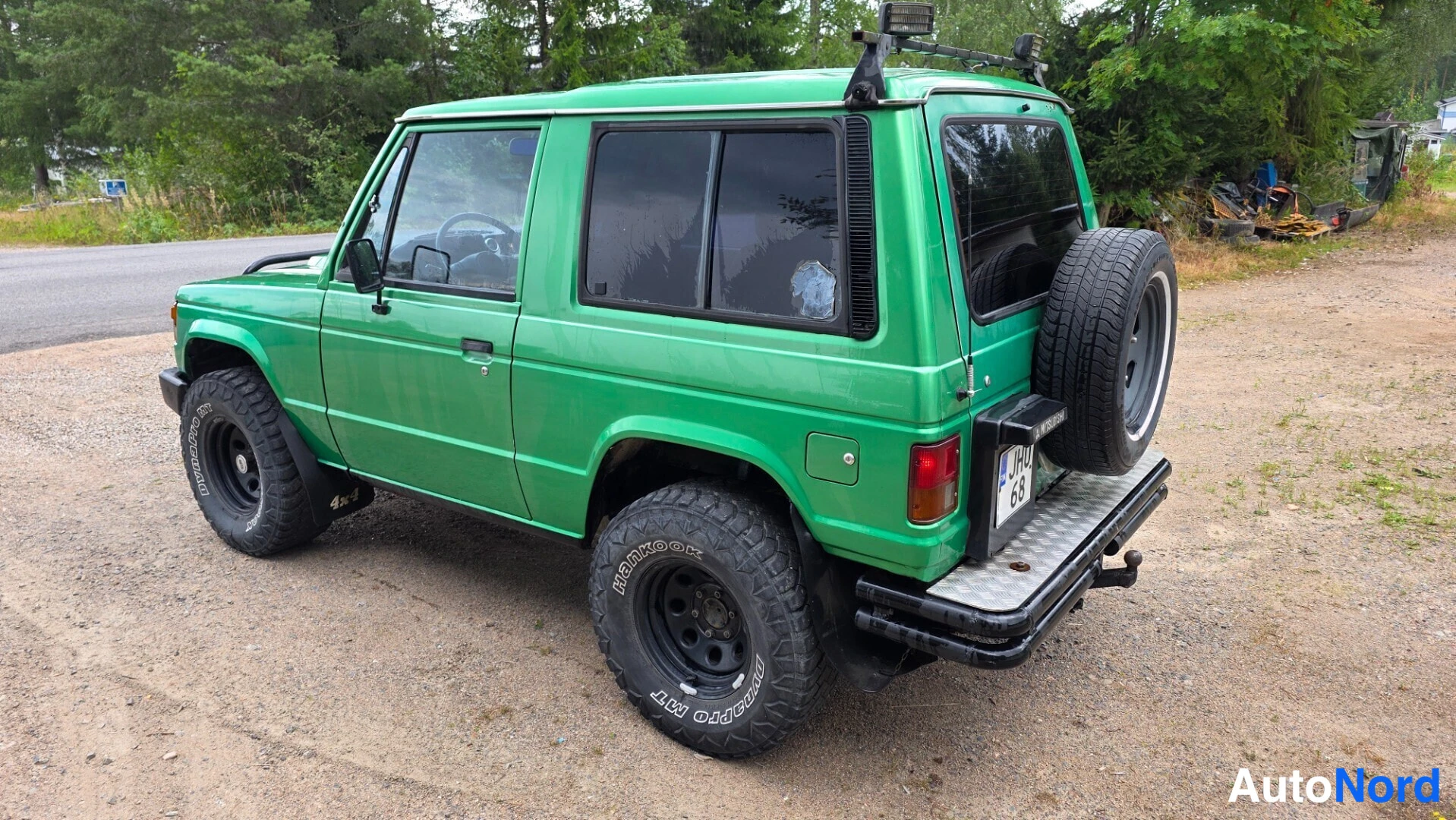 Vihreä Mitsubishi Pajero 1988, takaviisto, kuva 8