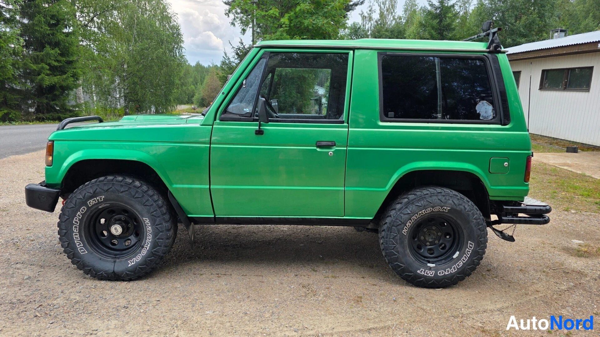 Vihreä Mitsubishi Pajero 1988, sivulta, kuva 7