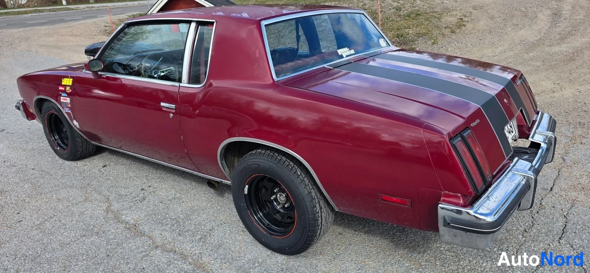 Punainen Oldsmobile Cutlass 1981, takaviisto, kuva 11