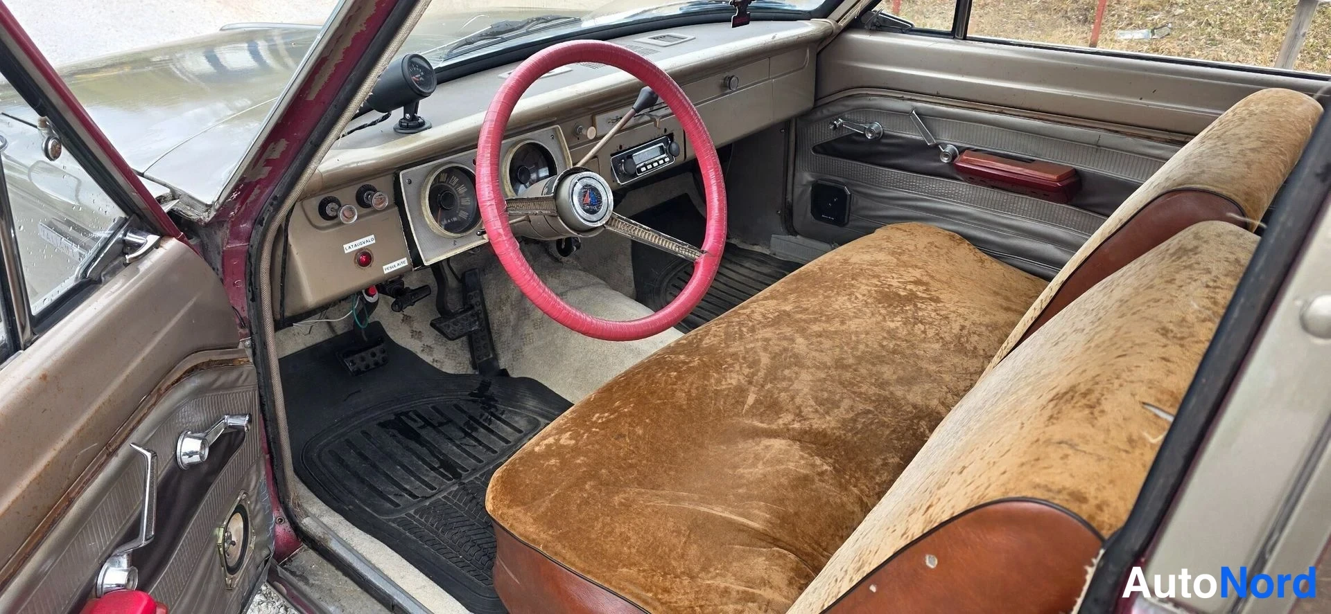 Beige Plymouth Valiant 1964, ohjaamo, kuva 6