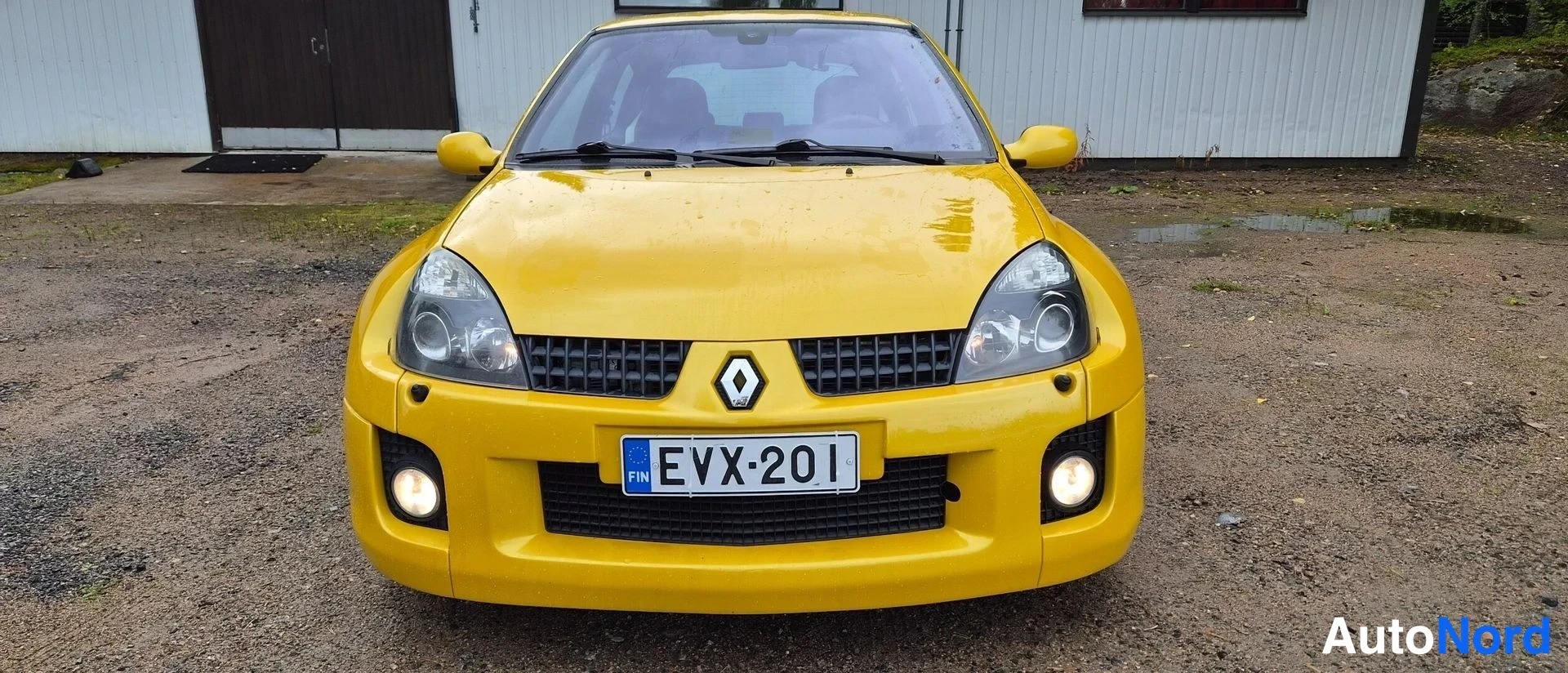 Keltainen Renault Clio 2004, edestä, kuva 5