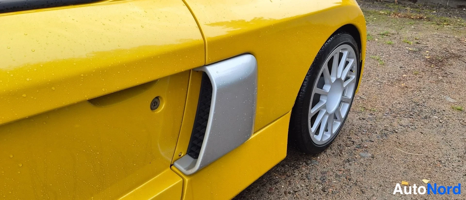 Keltainen Renault Clio 2004, sivulta, kuva 8