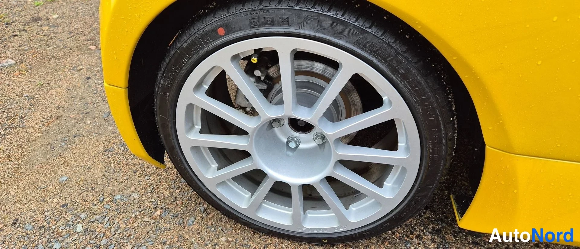 Keltainen Renault Clio 2004, yksityiskohta, kuva 22