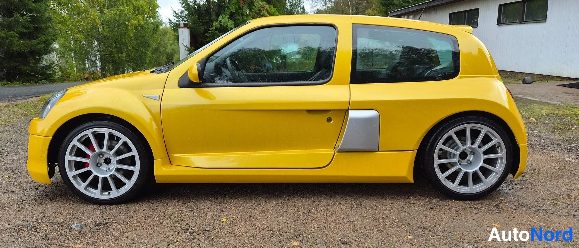 Keltainen Renault Clio 2004, sivulta, kuva 7