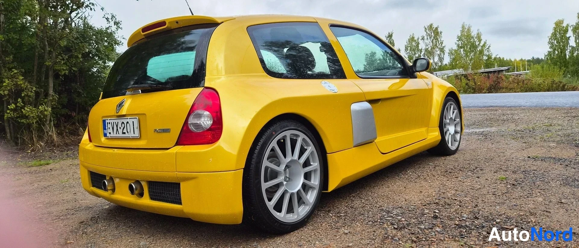 Keltainen Renault Clio 2004, takaviisto, kuva 9