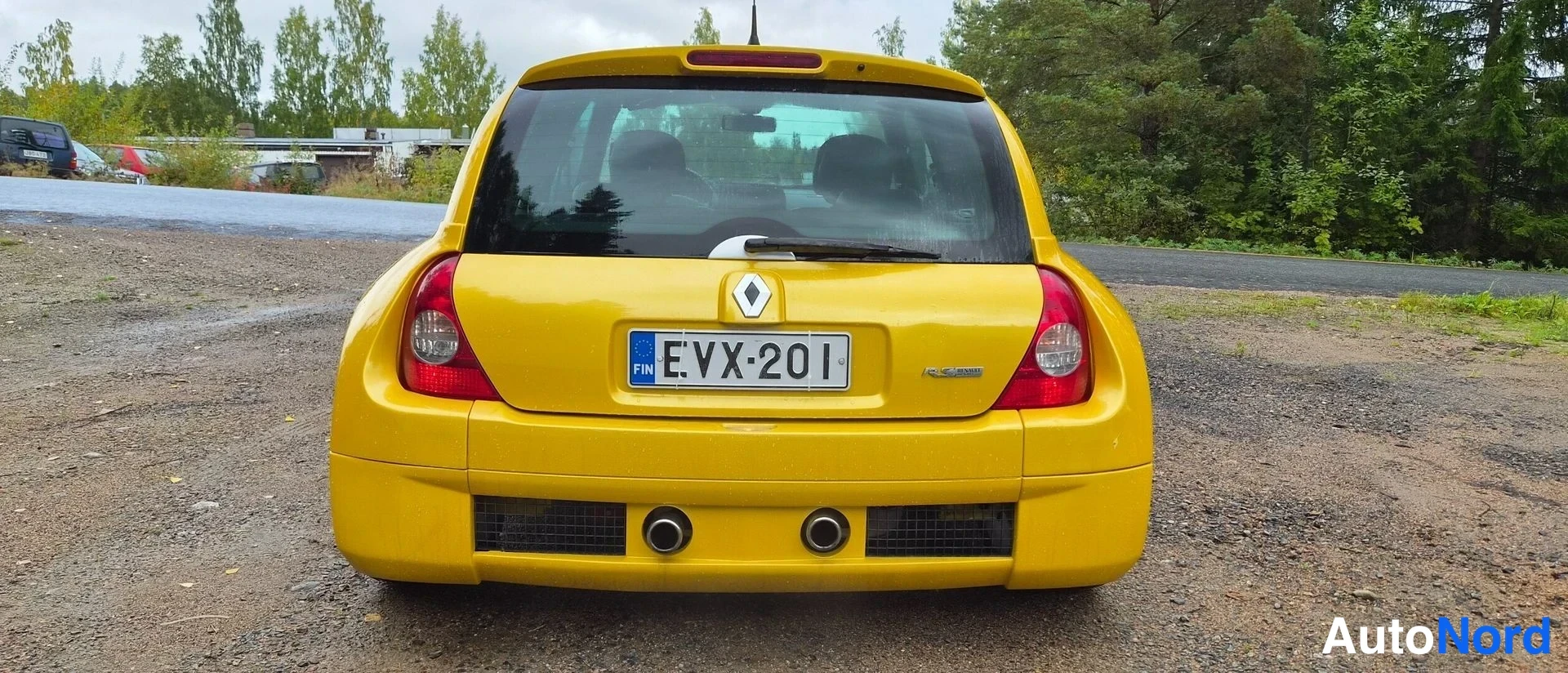Keltainen Renault Clio 2004, takaa, kuva 14