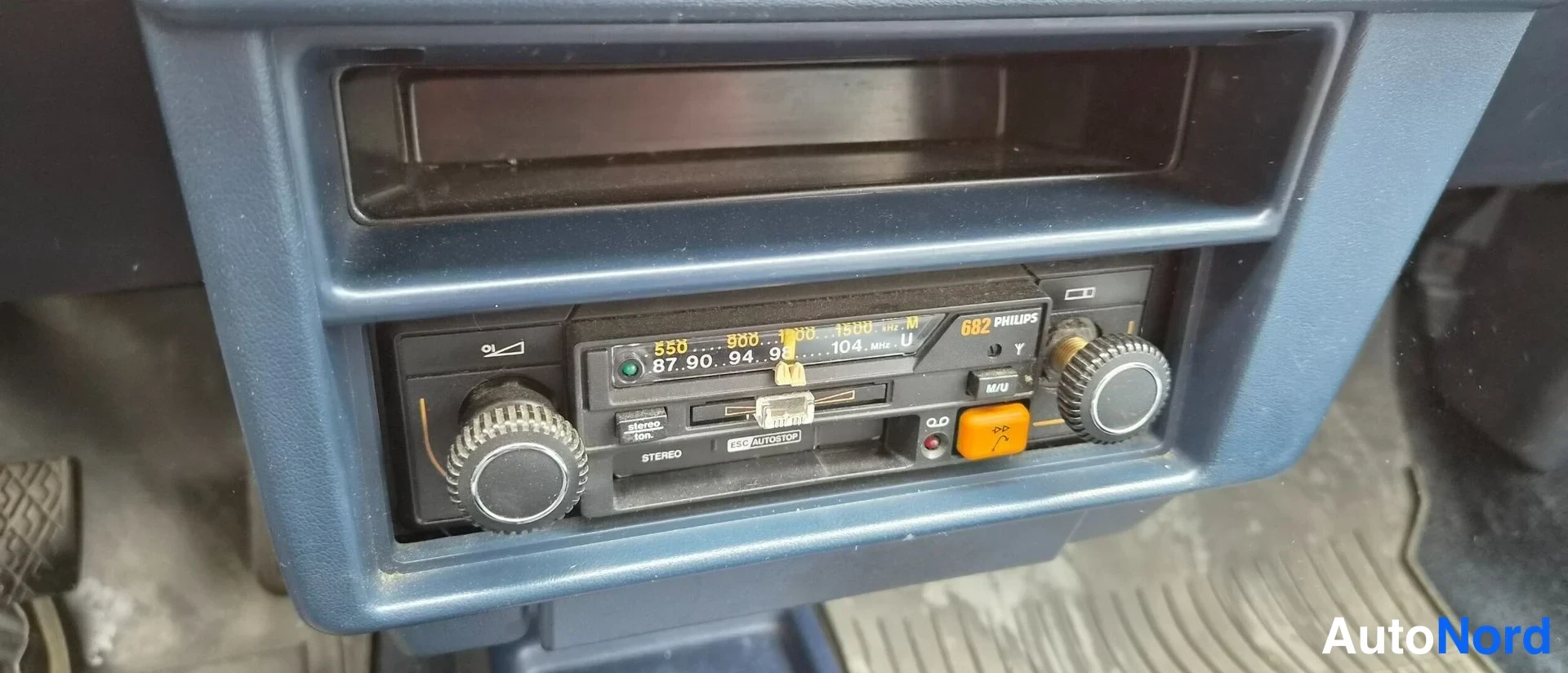 Sininen Toyota Corolla 1985, yksityiskohta, kuva 16