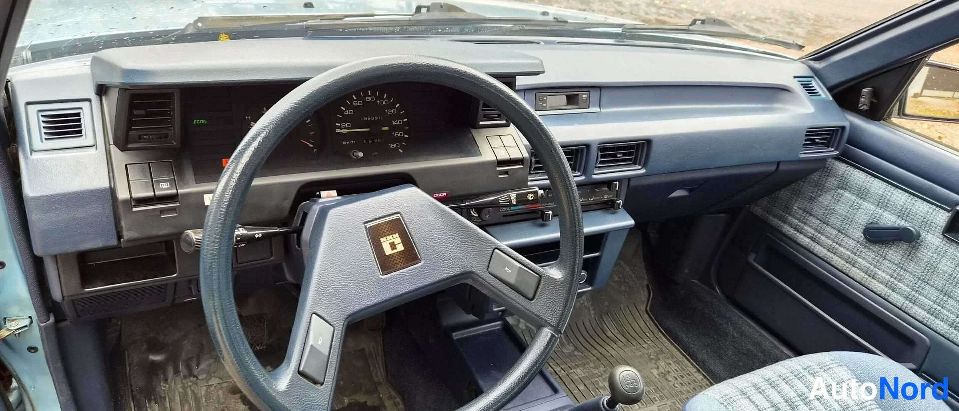 Sininen Toyota Corolla 1985, ohjaamo, kuva 10