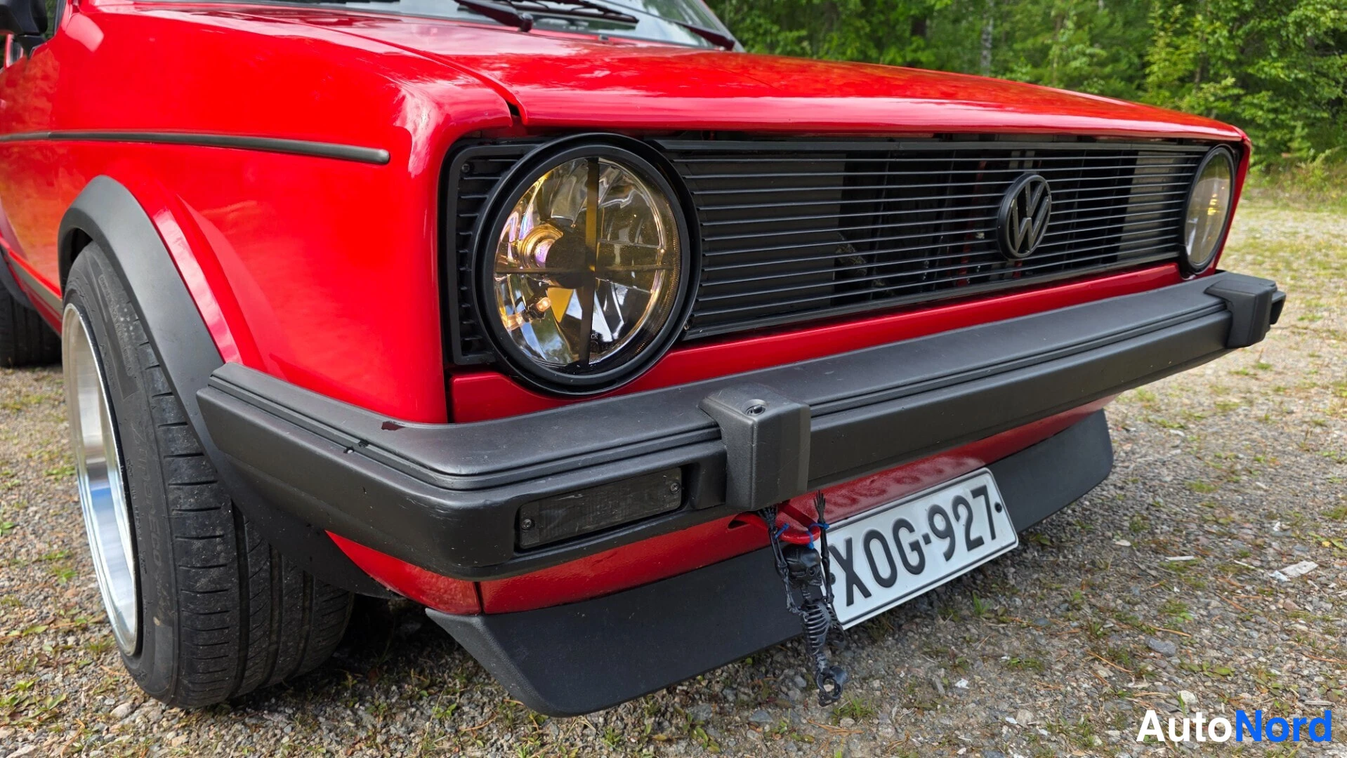 Punainen Volkswagen Golf 1983, edestä, kuva 9