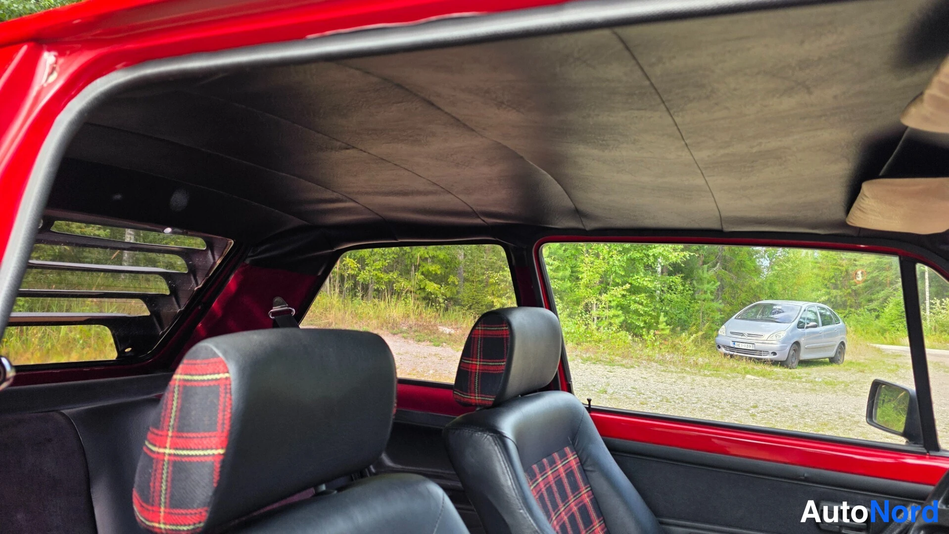 Punainen Volkswagen Golf 1983, etuistuimet, kuva 24