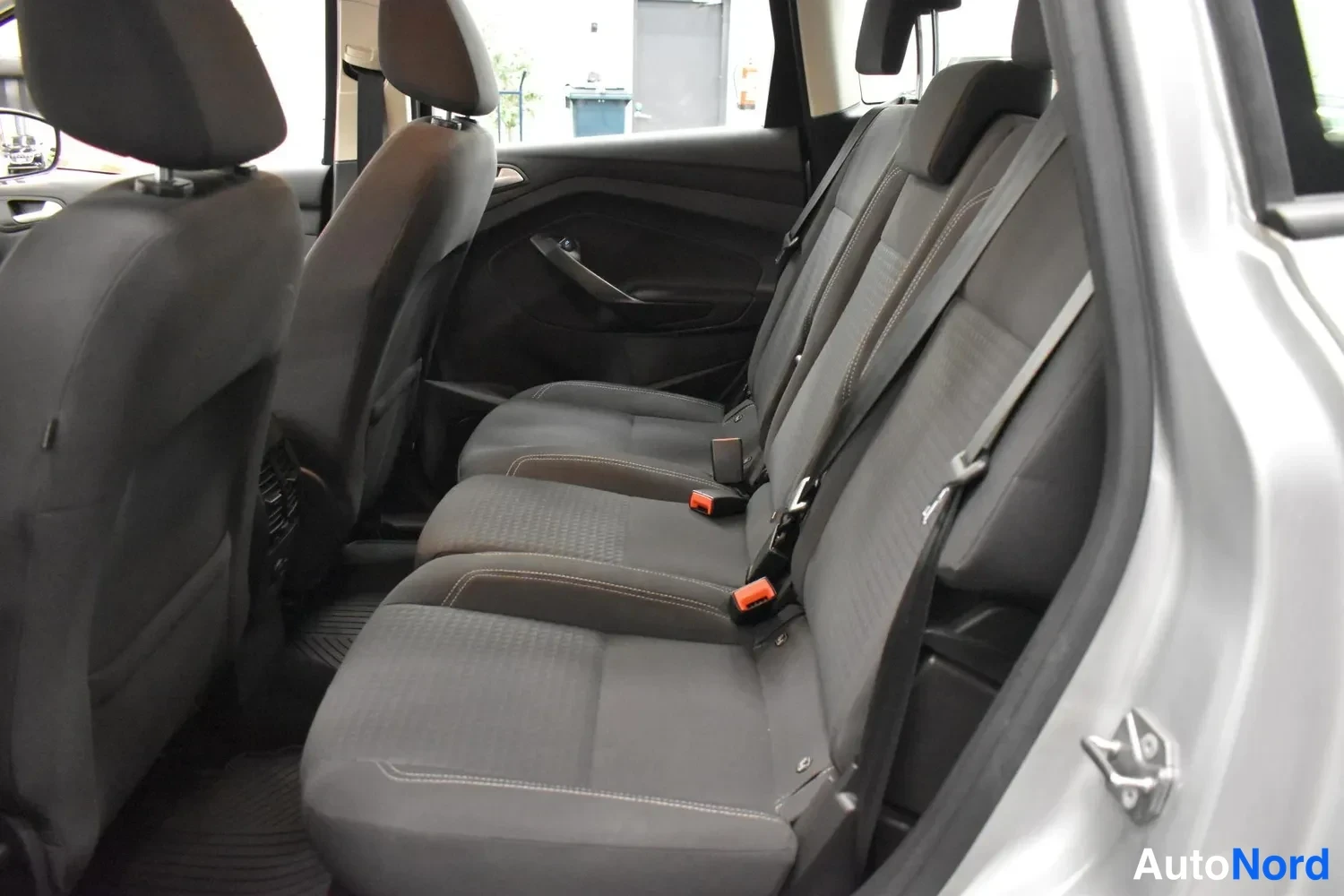 Grå Ford C-Max 2017, baksäten, bild 11