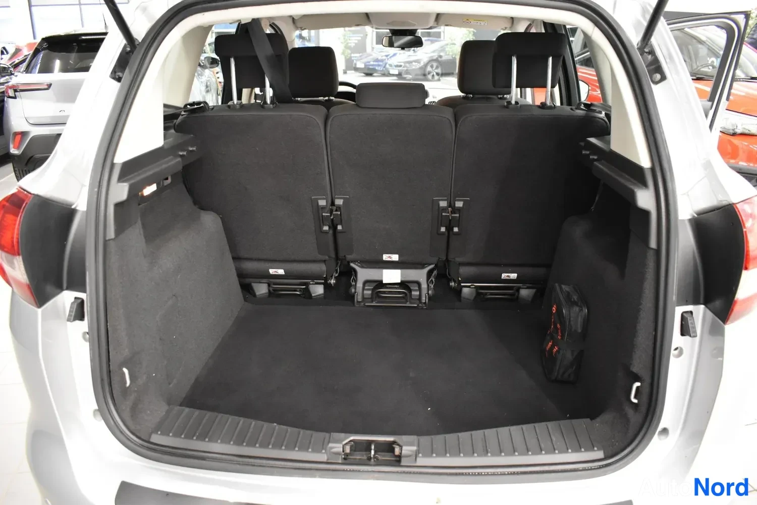 Grå Ford C-Max 2017, bild 14