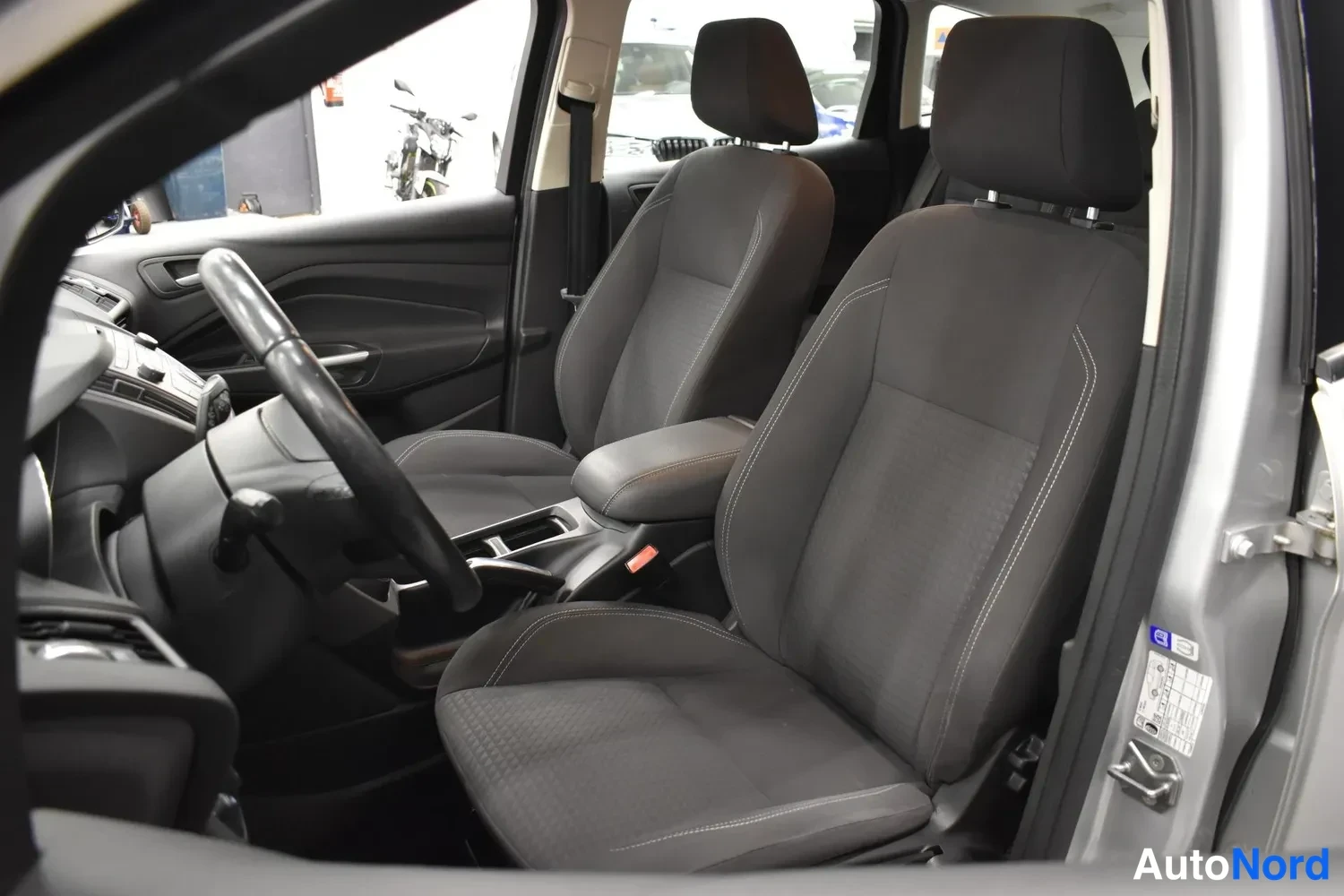 Grå Ford C-Max 2017, framsäten, bild 10