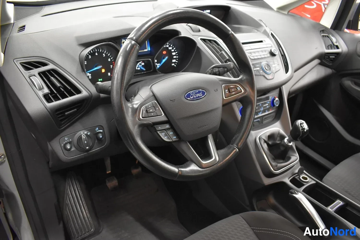 Grå Ford C-Max 2017, förarplats, bild 7