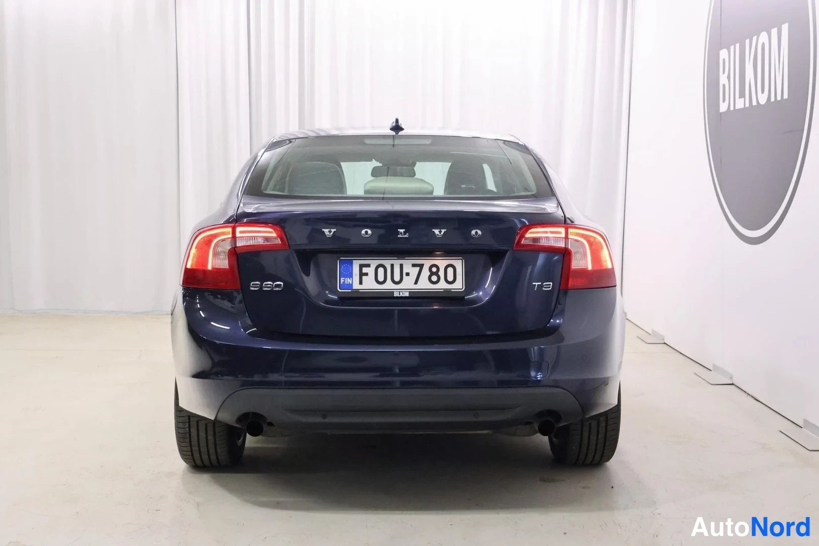 Blå Volvo S60 2011, bakifrån, bild 9
