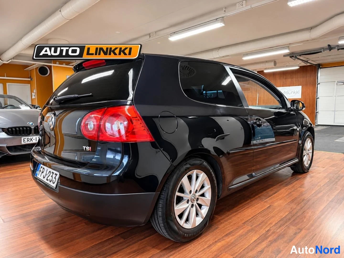 Musta Volkswagen Golf 2008, takaviisto, kuva 7