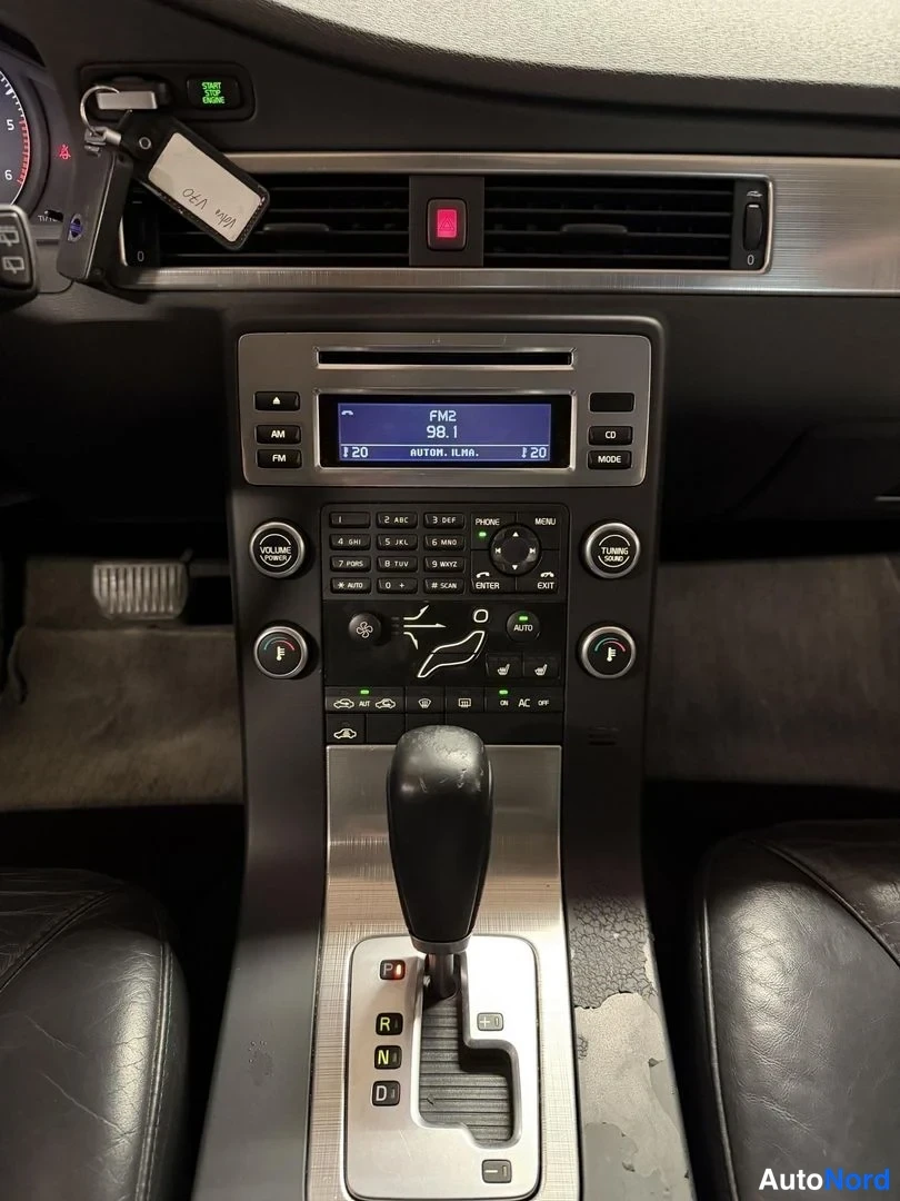Svart Volvo V70 2008, detalj, bild 18
