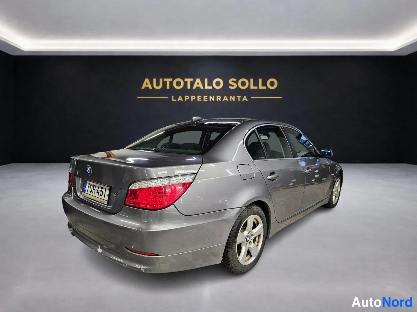 Harmaa BMW 525d xDrive 2008, takaviisto, kuva 4