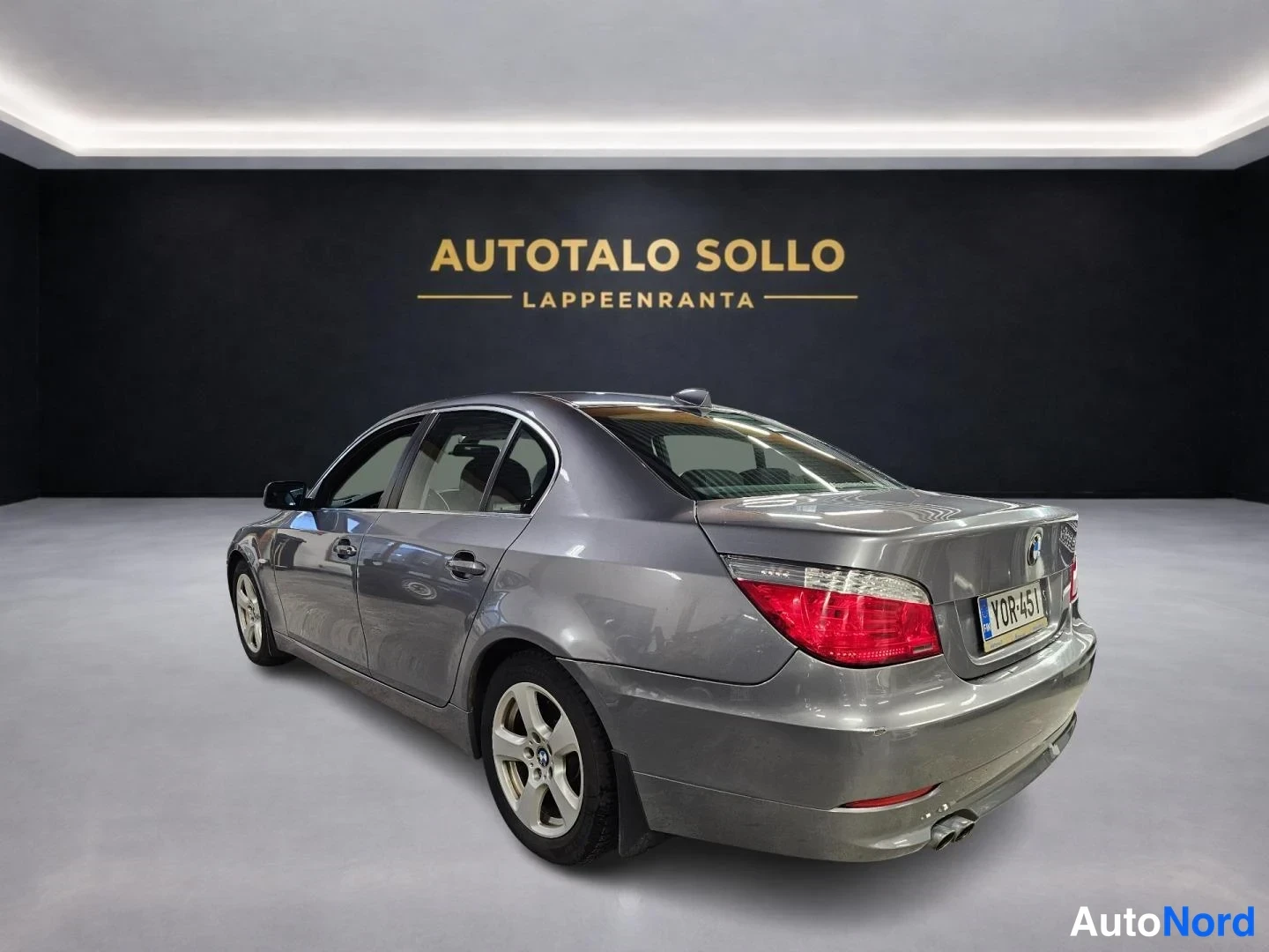 Harmaa BMW 525d xDrive 2008, takaviisto, kuva 5