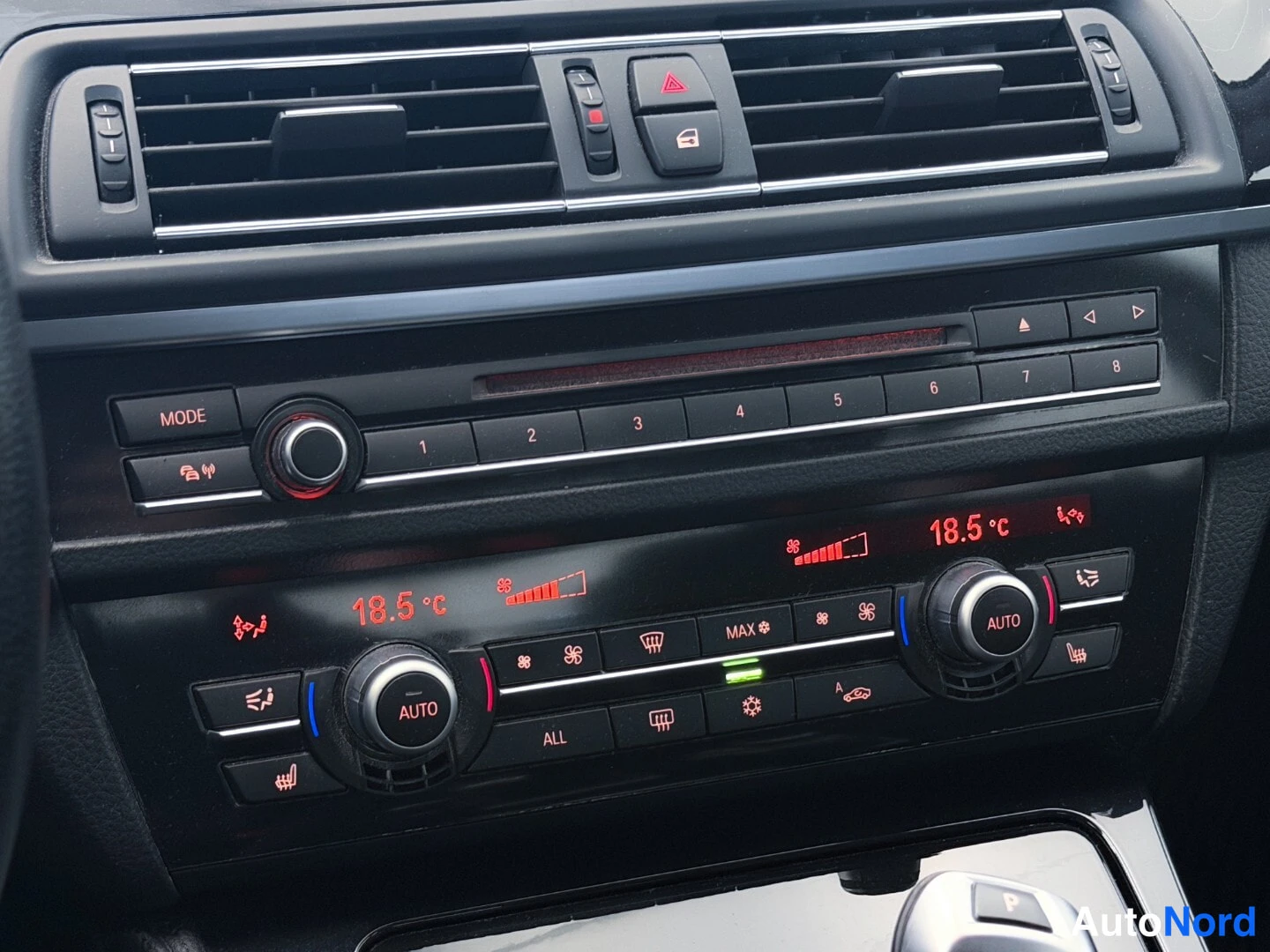 Valkoinen BMW 520d 2013, yksityiskohta, kuva 17