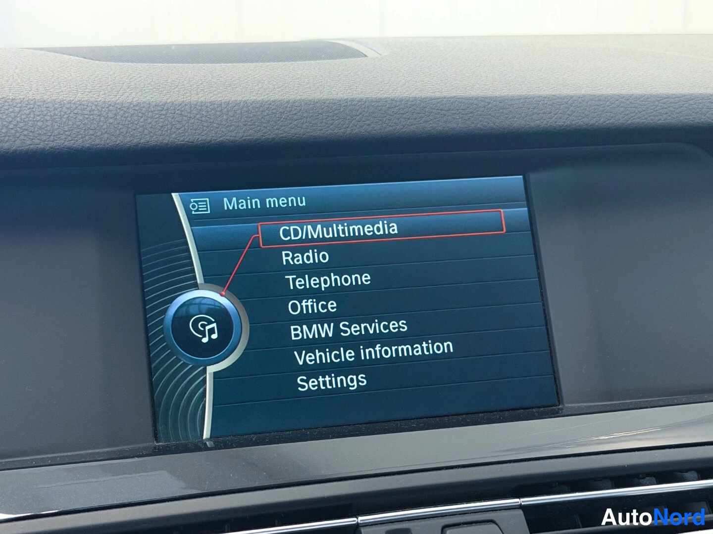 Valkoinen BMW 520d 2013, yksityiskohta, kuva 19