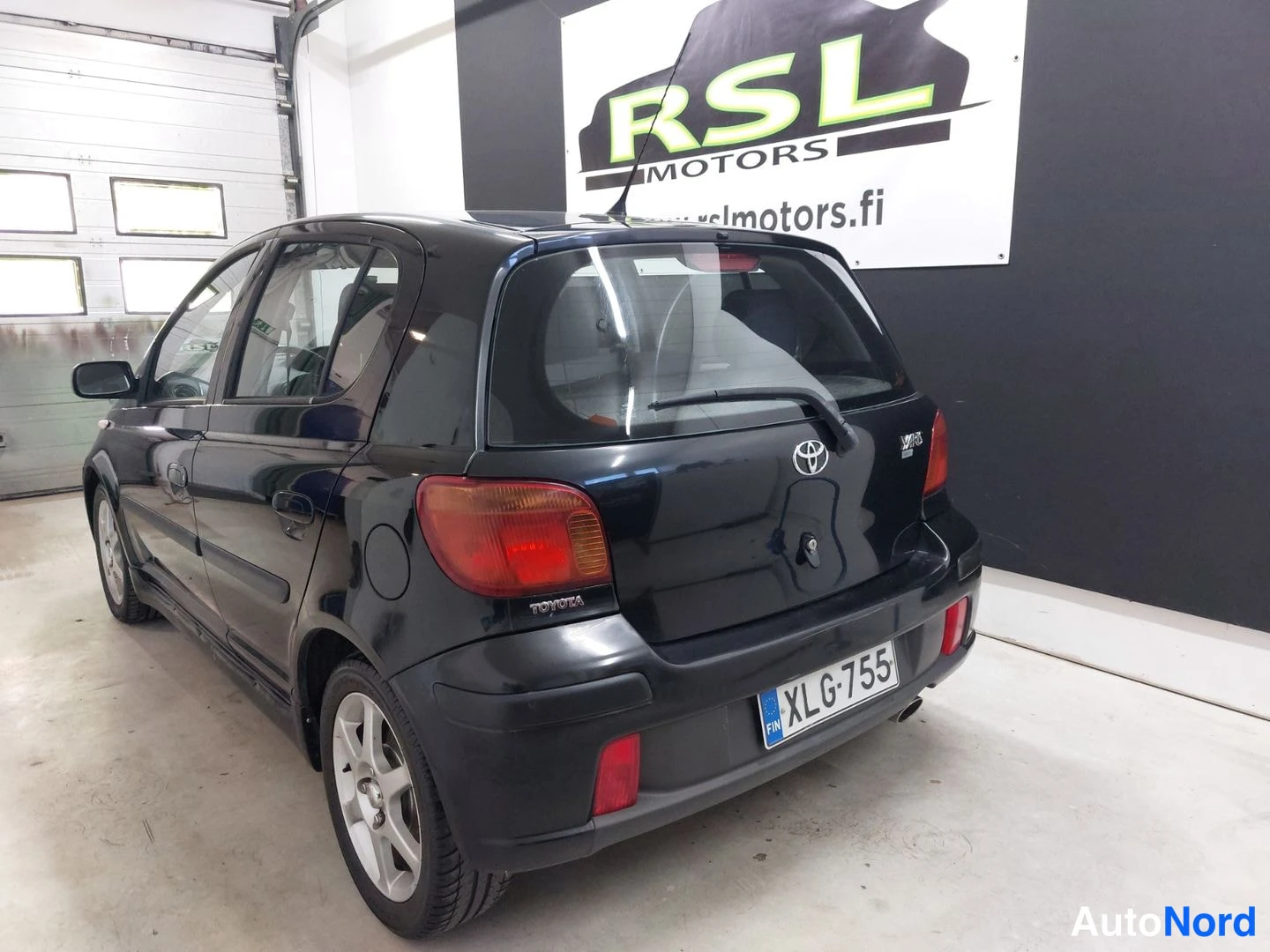 Musta Toyota Yaris 2004, takaviisto, kuva 7