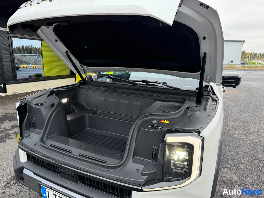Valkoinen Maxus eTERRON 9 2026, edestä, kuva 5