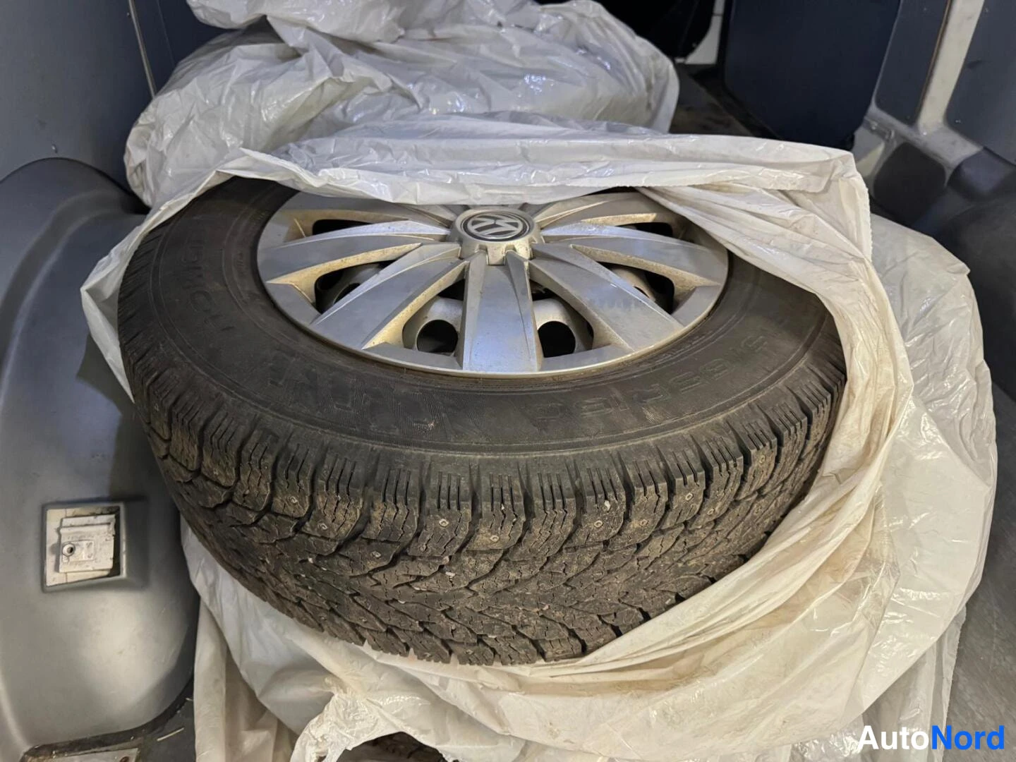 Valkoinen Volkswagen Transporter 2017, yksityiskohta, kuva 18