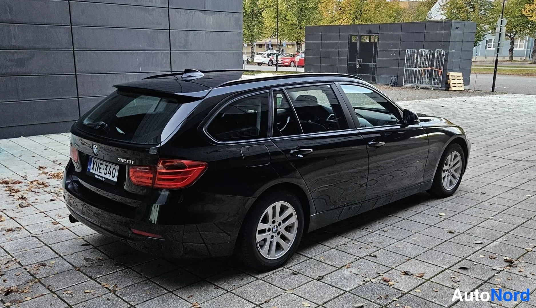 Musta BMW 320i xDrive 2015, takaviisto, kuva 11