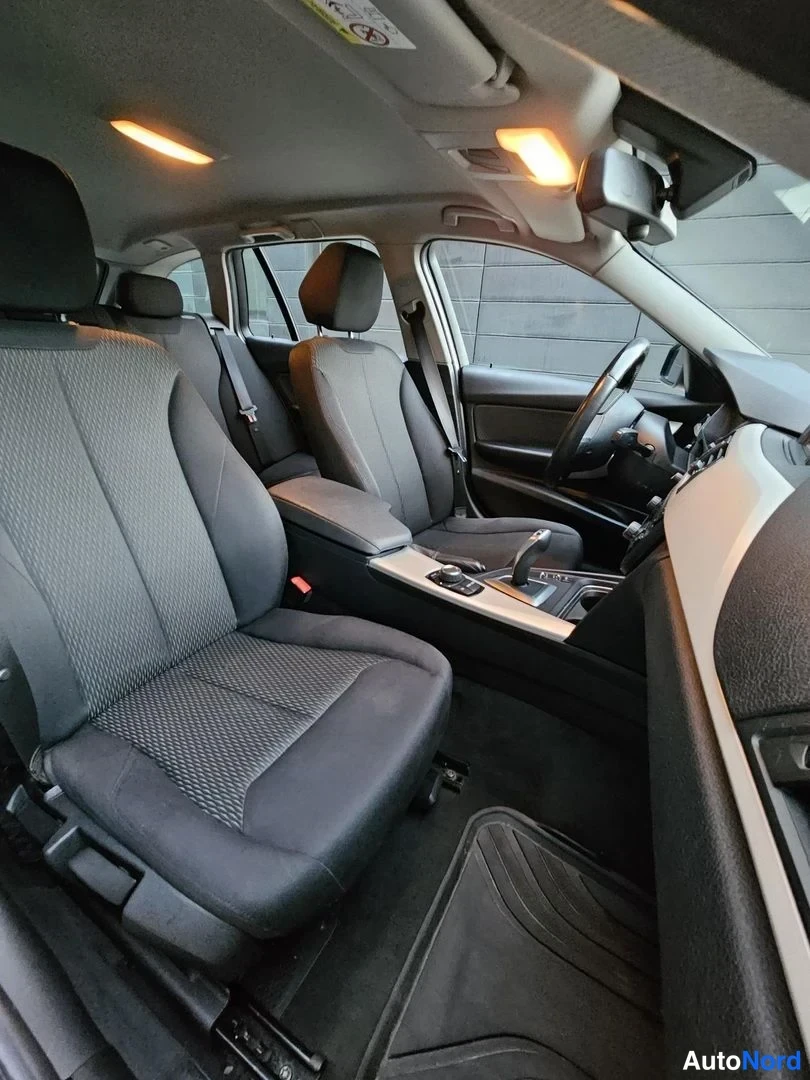 Musta BMW 320i xDrive 2015, takaistuimet, kuva 20