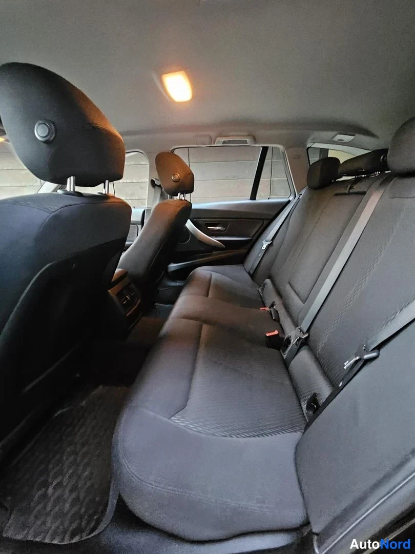 Musta BMW 320i xDrive 2015, takaistuimet, kuva 19