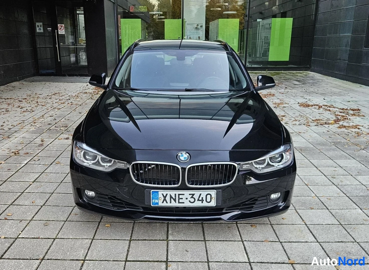 Musta BMW 320i xDrive 2015, edestä, kuva 5