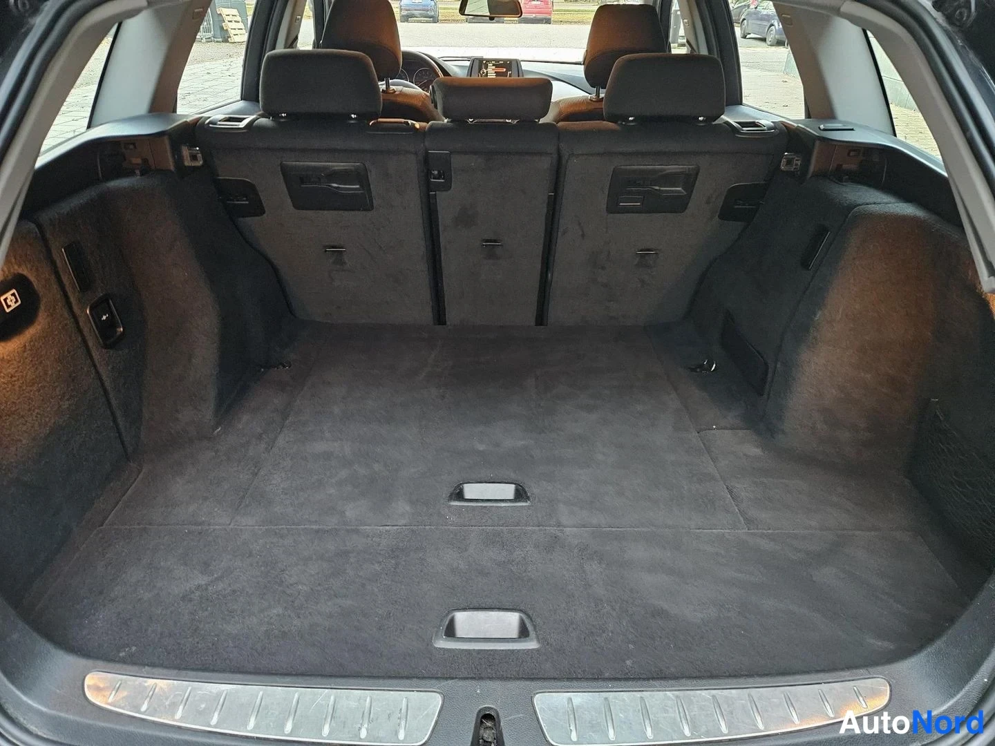 Musta BMW 320i xDrive 2015, tavaratila, kuva 21