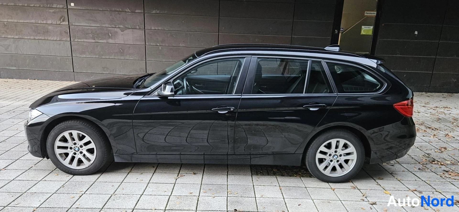 Musta BMW 320i xDrive 2015, takaviisto, kuva 7