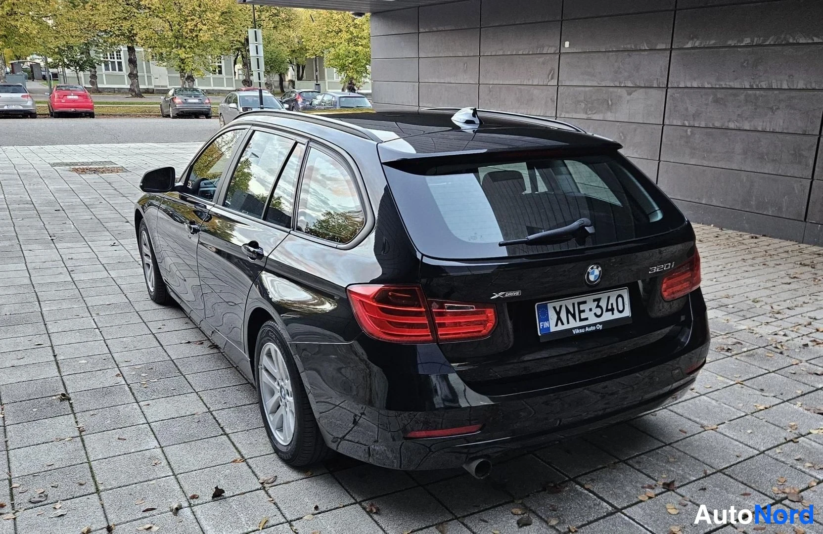 Musta BMW 320i xDrive 2015, takaviisto, kuva 8