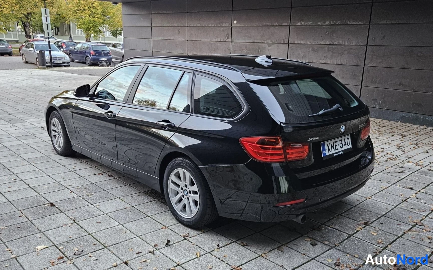 Musta BMW 320i xDrive 2015, takaviisto, kuva 9