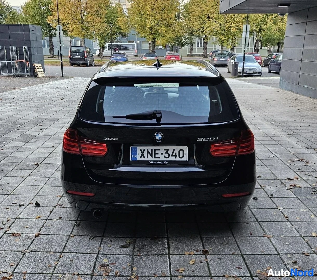 Musta BMW 320i xDrive 2015, takaa, kuva 12