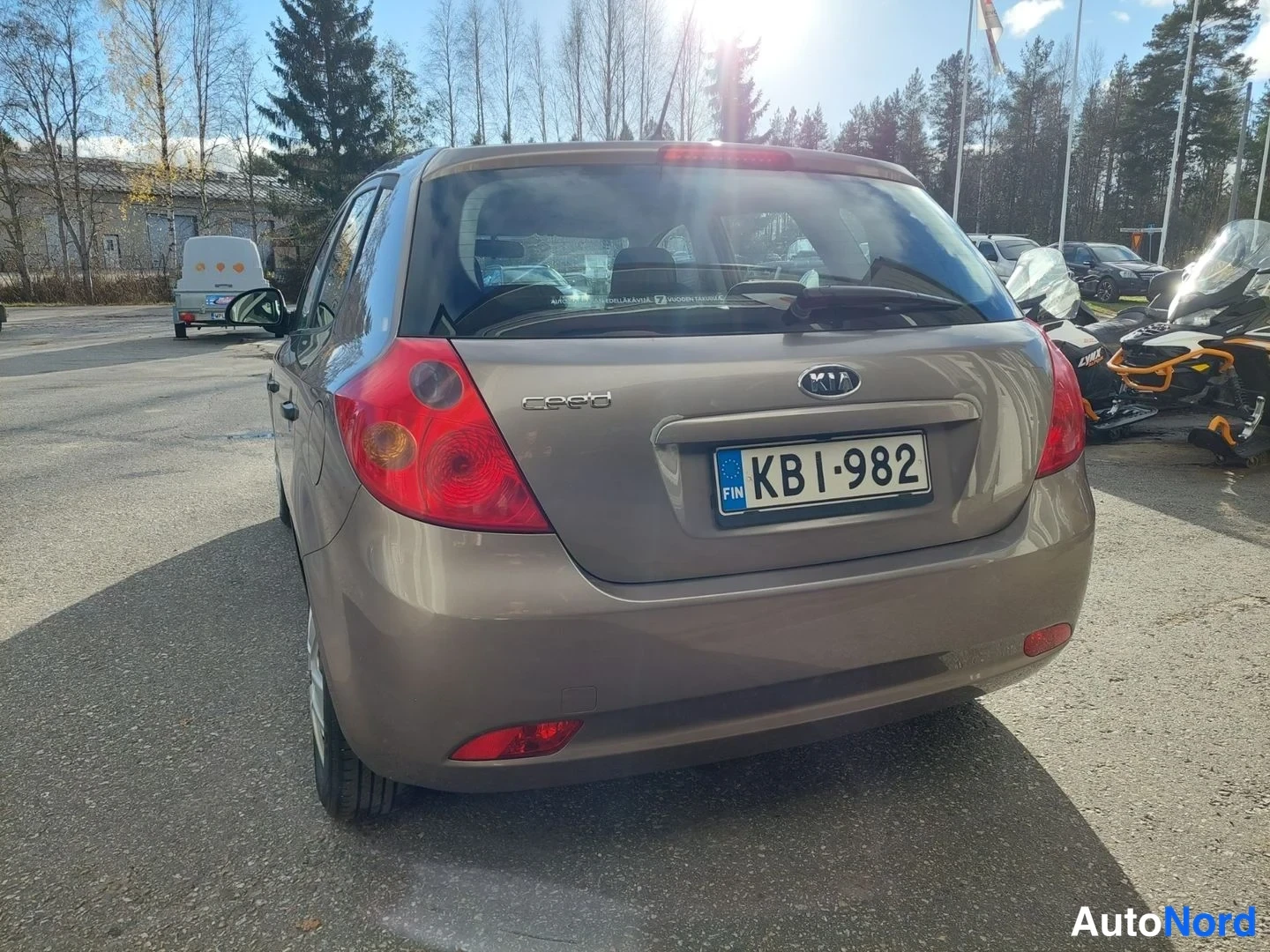 Ruskea Kia Ceed 2007, takaviisto, kuva 7