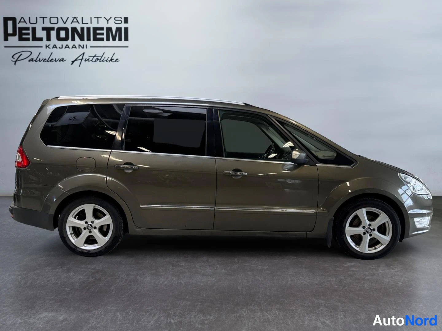 Harmaa Ford Galaxy 2011, sivulta, kuva 5