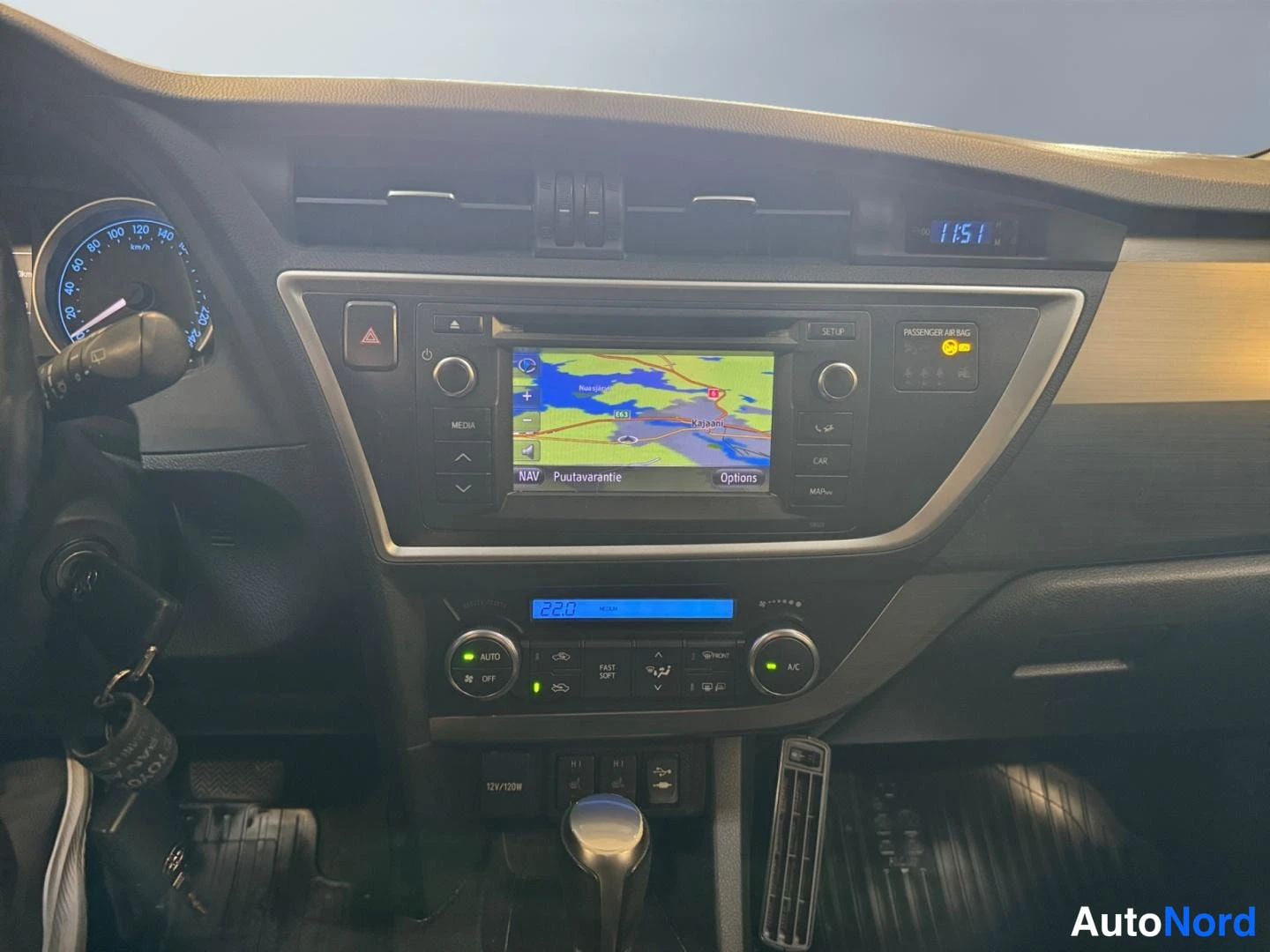 Beige Toyota Auris 2013, ohjaamo, kuva 11