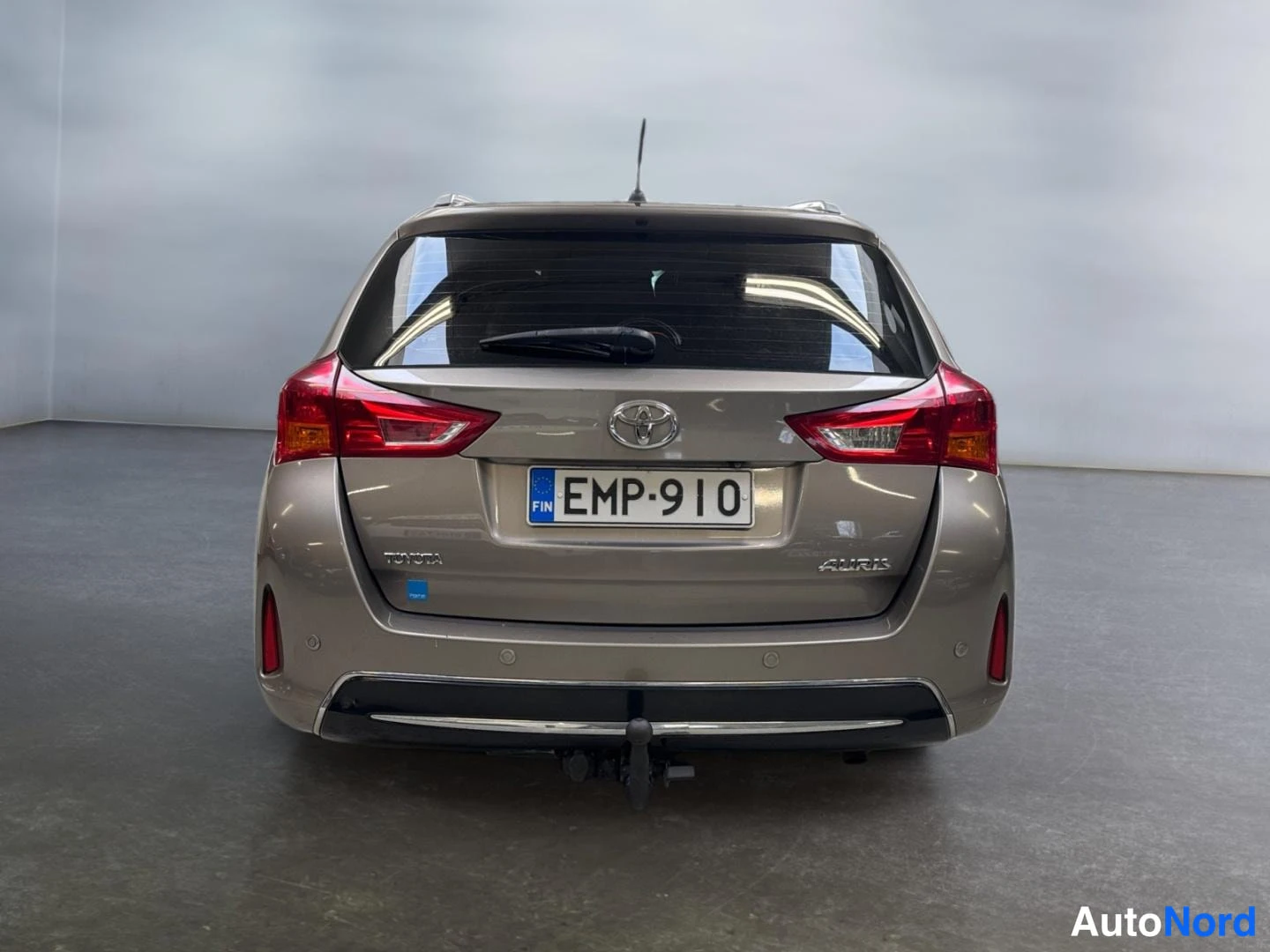 Beige Toyota Auris 2013, takaa, kuva 8