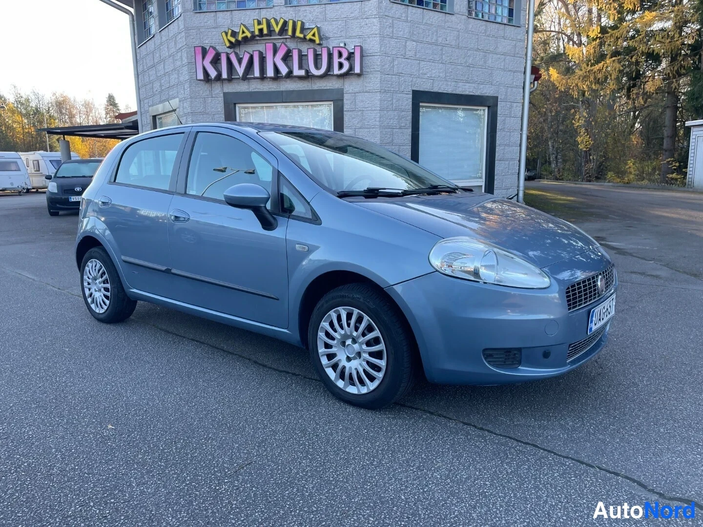 Sininen Fiat Grande Punto 2008, etuviisto, keula oikealle, kuva 2
