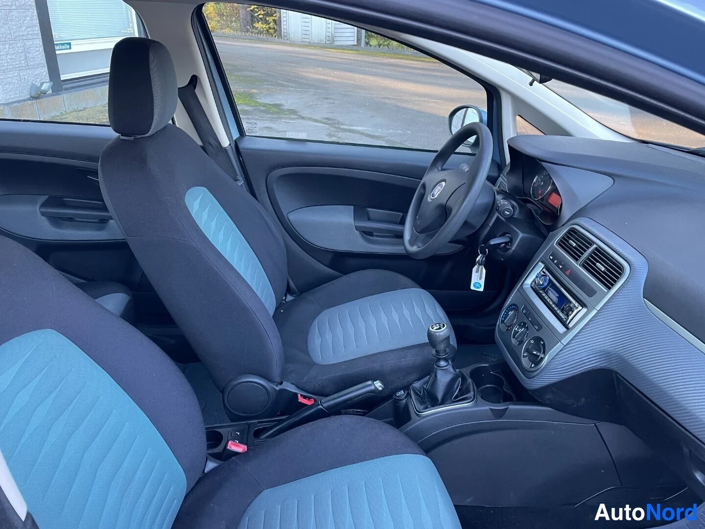 Sininen Fiat Grande Punto 2008, etuistuimet, kuva 5